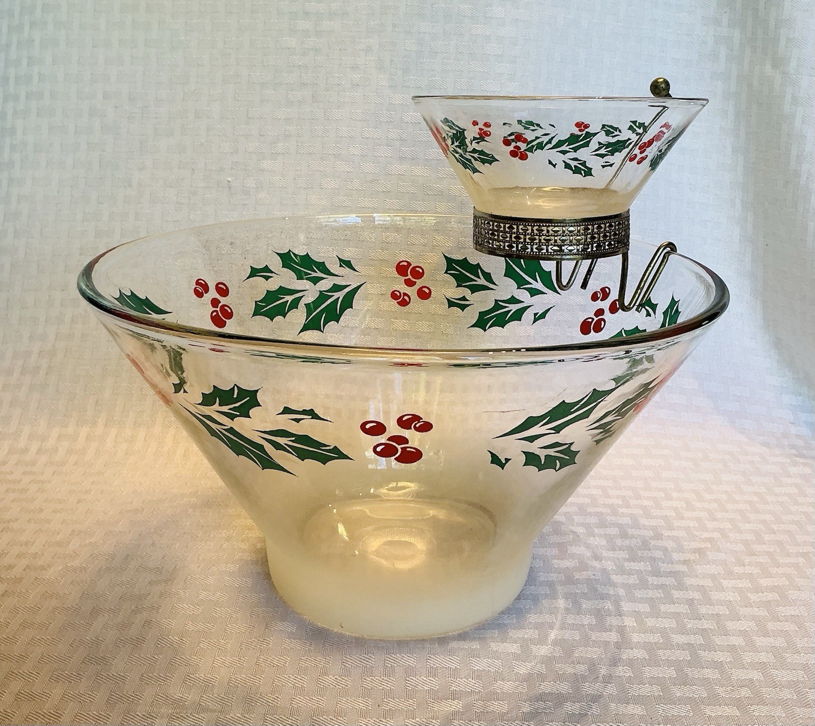 Vintage BLENDO Christmas Holly & Berry Pattern Chip & Dip Bowl Set 50\'s Glass