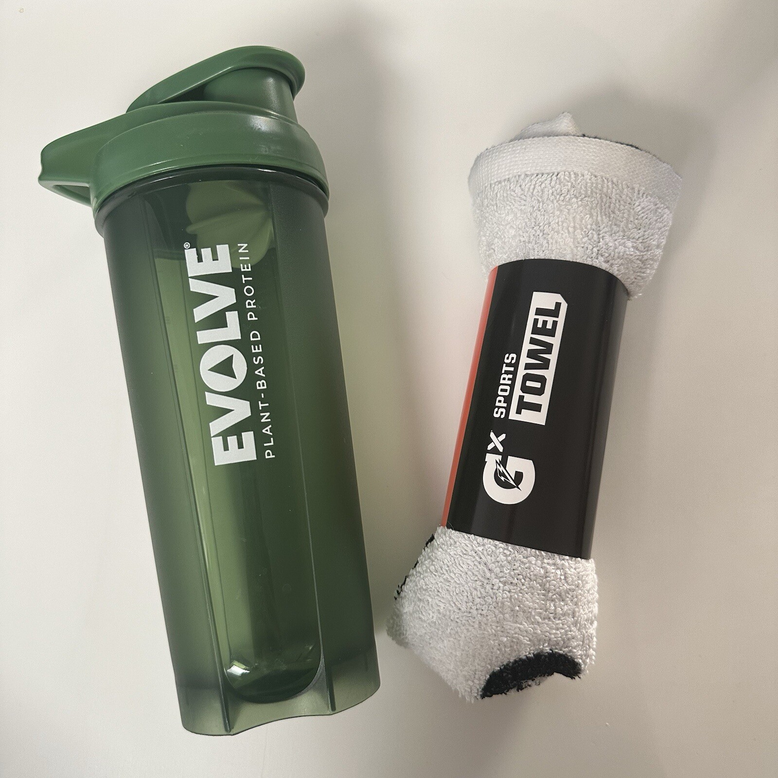 Gatorade x Evolve Protein Shaker Bottle 24 oz in Green and Printed Towel
