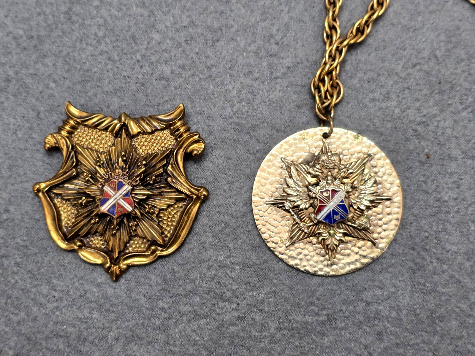 VTG Heraldic Star Coat of Arms Shield Crest Brooch/Pin & Medallion w/Necklace