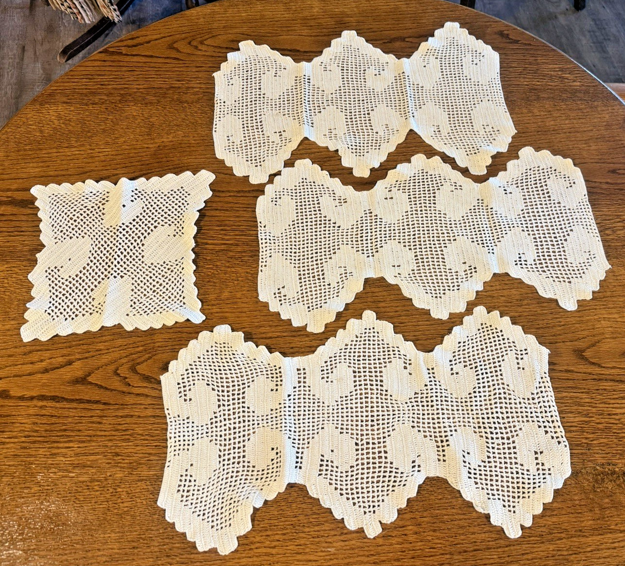 VTG 4 Ivory Cotton  Hand Crocheted Abstract Arrows Lace Doily Set Cottage Core