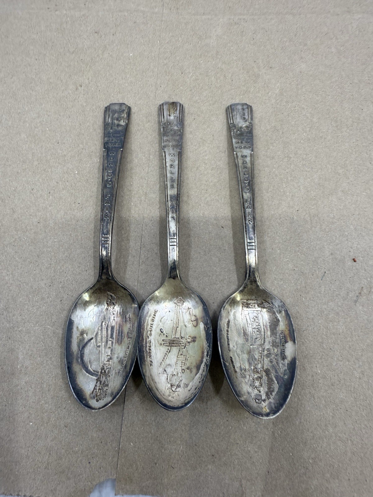 3 Vintage 1939 New York Worlds Fair Souvenir Spoon Wm Rogers Mfg Co Silverplate