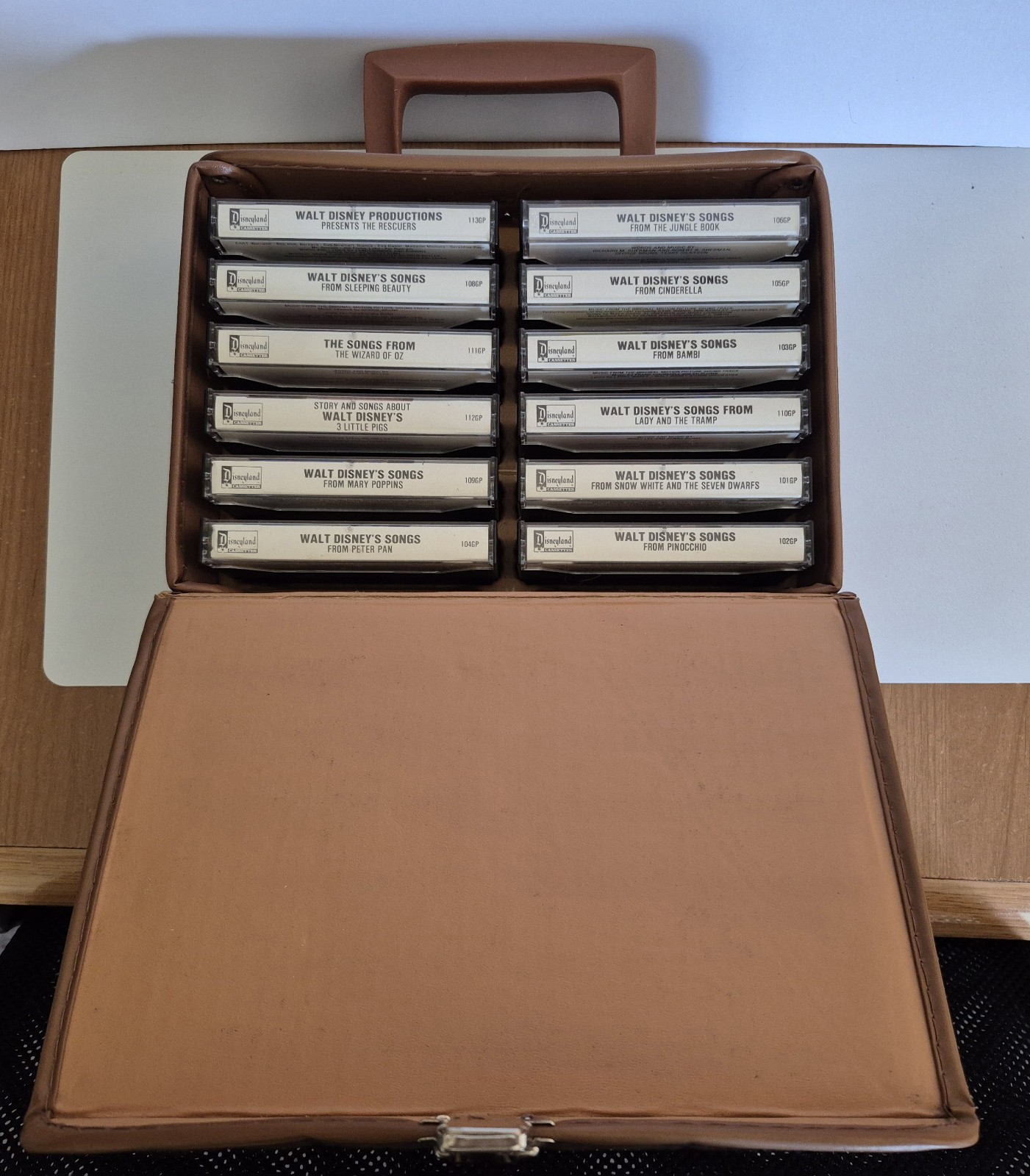 12 Vintage Walt Disney's Songs Disneyland Cassettes  1985 With Case