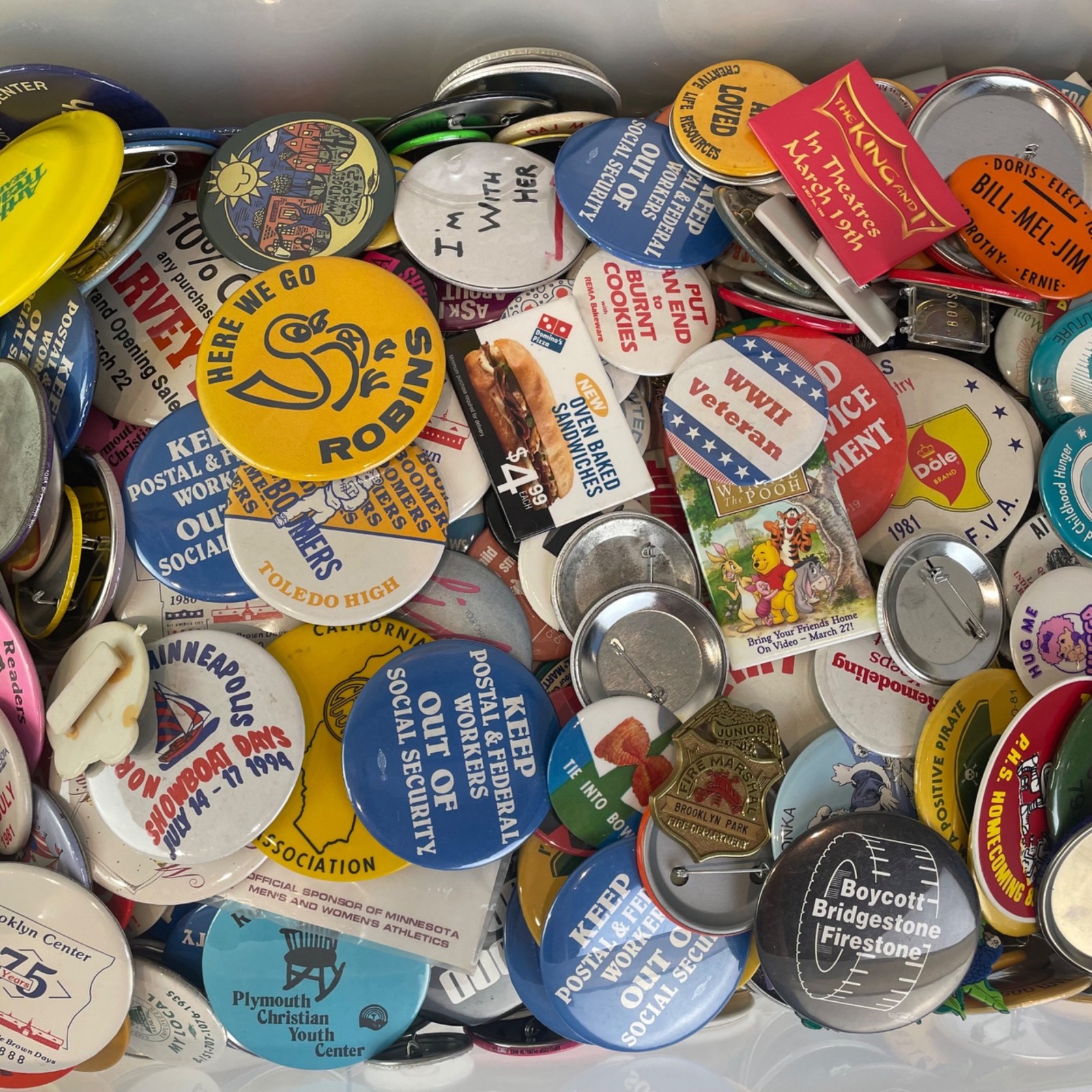 HUGE Lot 25+ Pounds Vintage Pinback Buttons Pins Hundreds 