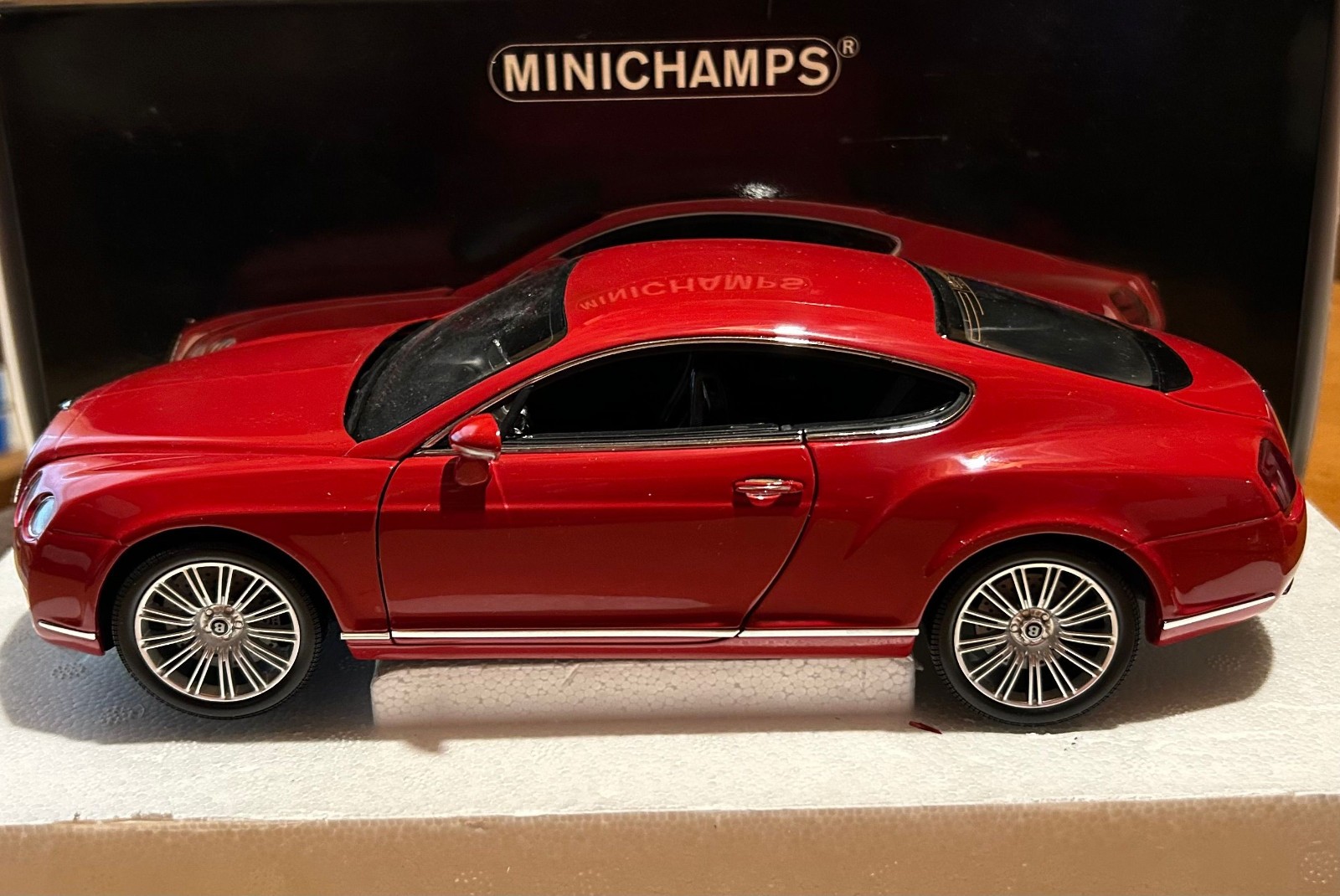 Minichamps 2008 Bentley Continental GT Red