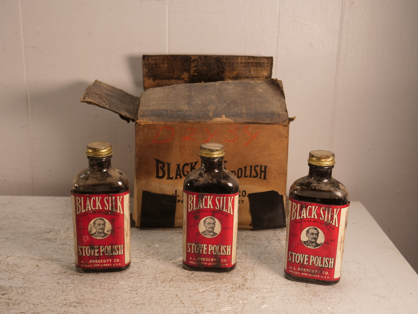 Vntg Black Silk Stove Polish 3 Glass Bottles Prescott Co NOS  Paper Label  Case