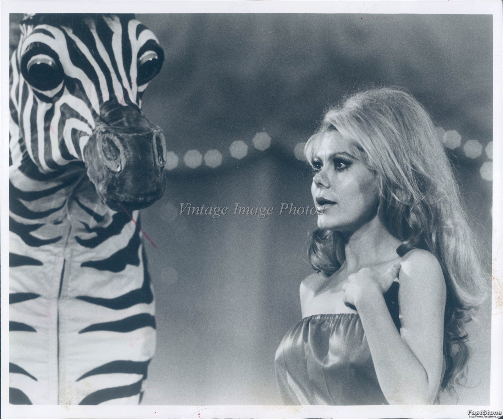 1977 Los Angeles Charo Xavier Cugat Celebrity Cookbook Historic Press Photo 8x10
