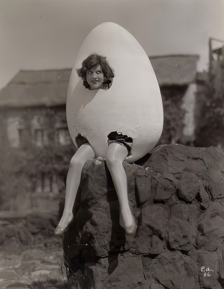 Strange Weird Funny Vintage 1930s Egg Costume 8x10 Photo Reprint Humpty Dumpty