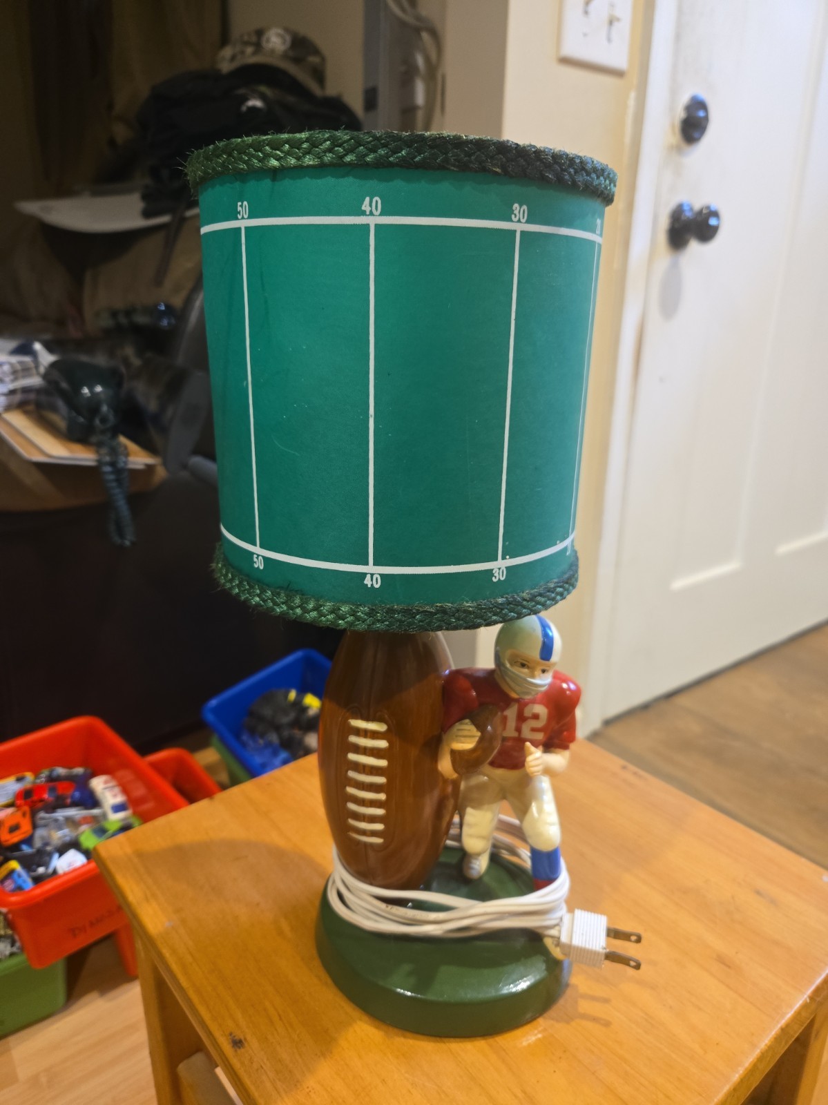 Vintage 1975 Sears Roebuck Company Football And Player night lamp w/field shade