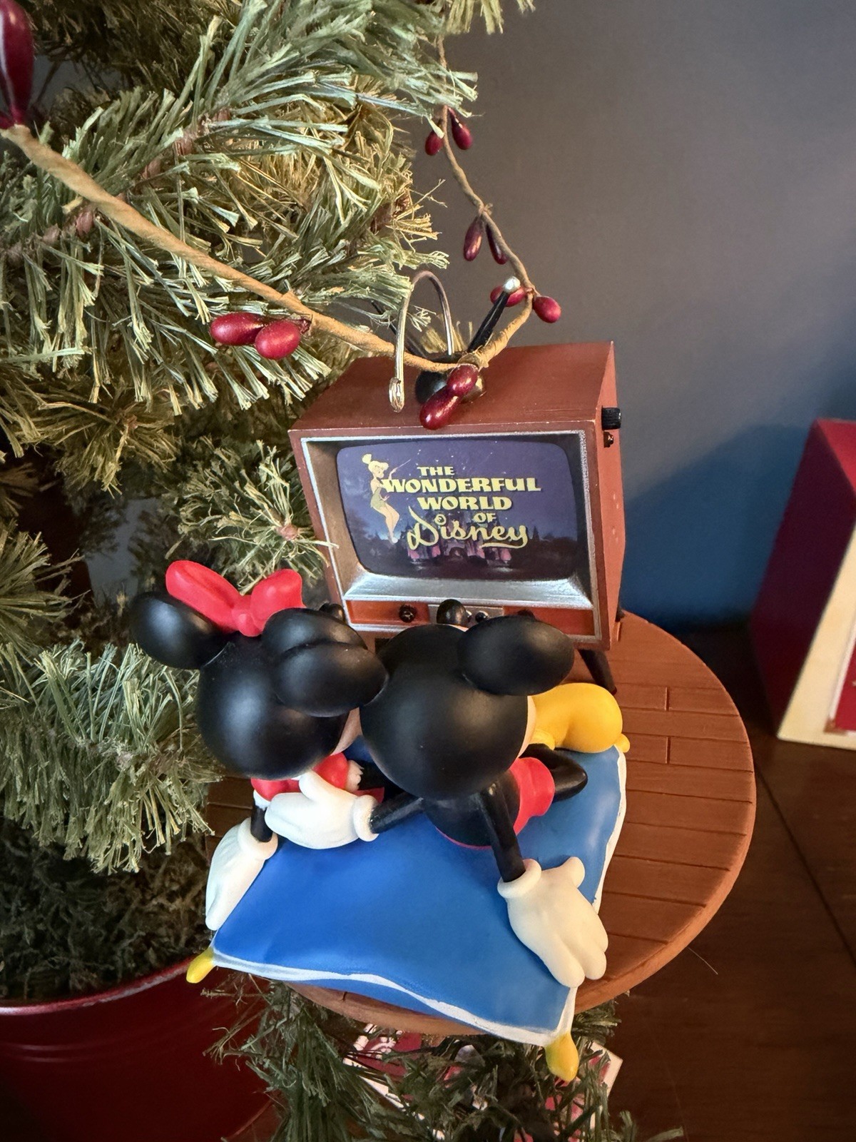 2005 Hallmark Best Night Of the Week Ornament