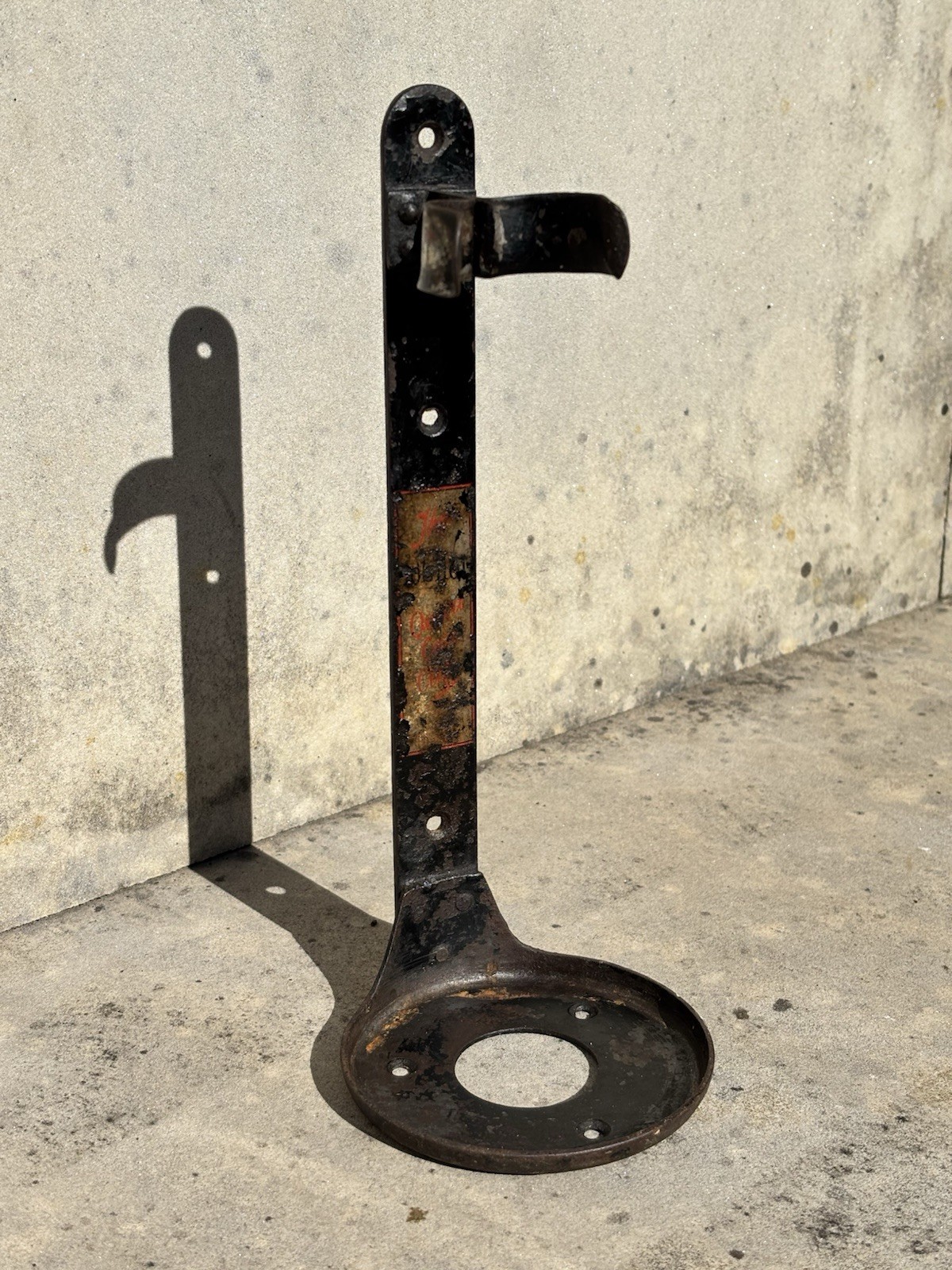 Vintage Gargoyle Mobiloil Quart Oil Can Branded Mounting Bracket - Very Rare