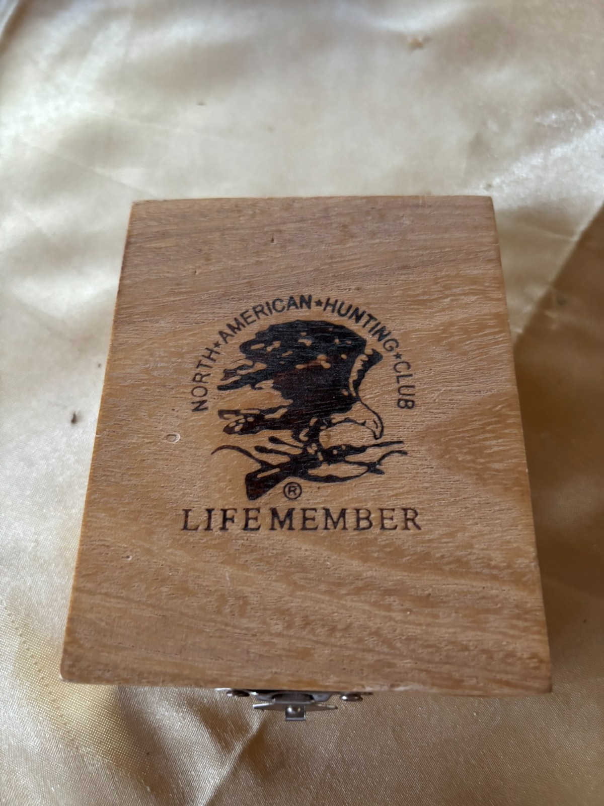 NORTH AMERICAN HUNTING CLUB LIFE MEMBER WOODEN BOX WITH PLAYING CARDS