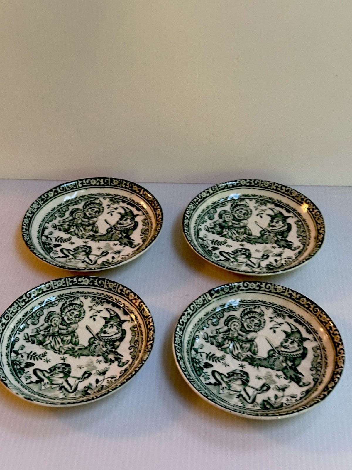 ANTQ ALLERTON ENGLAND “PUNCH AND JUDY” TRANSFERWARE 4.5” FRUIT BOWLS SET OF 4