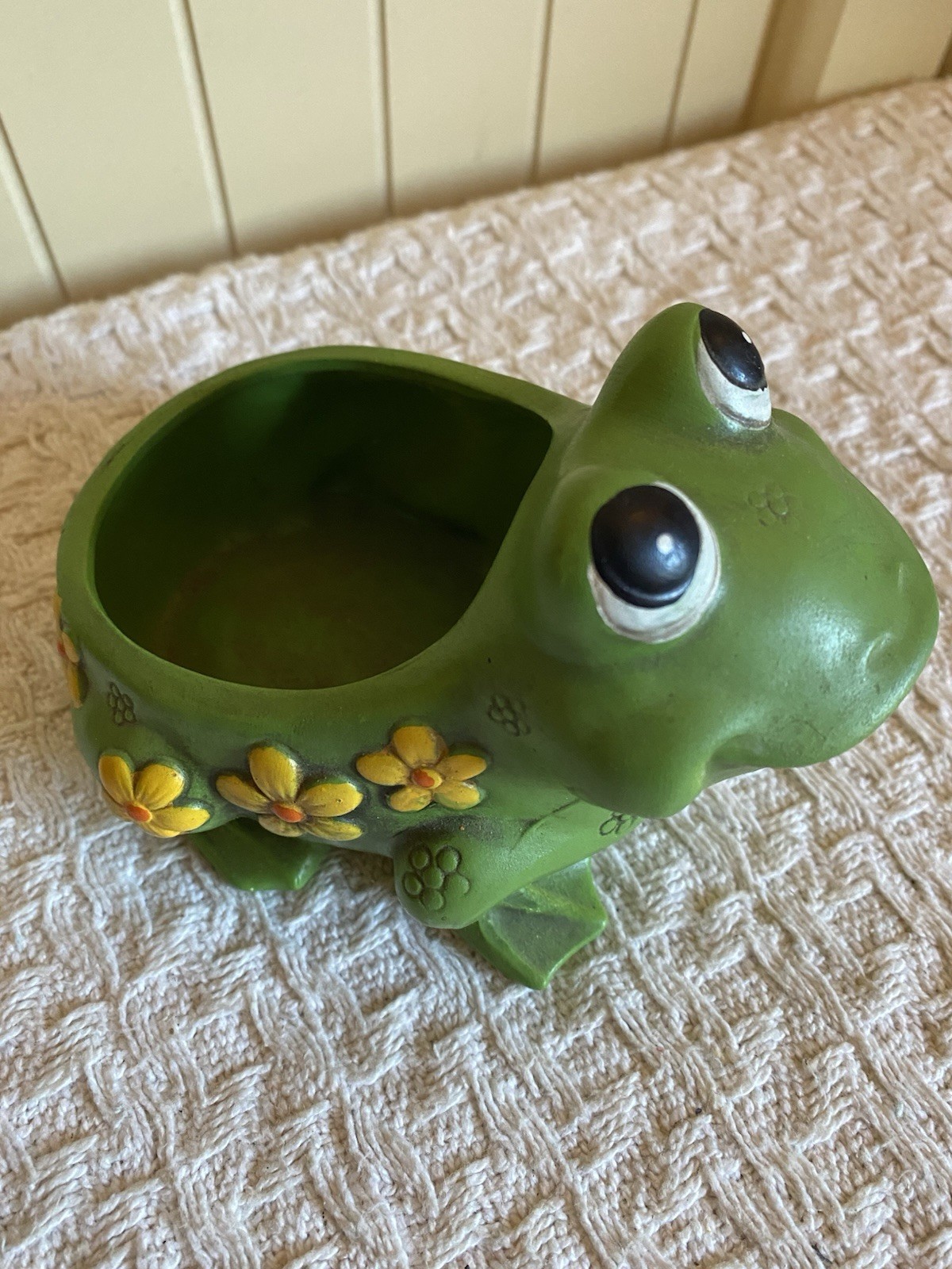 Vintage Japan Green Floral Yellow Daisy Frog Ceramic Planter Cachepot 1970s