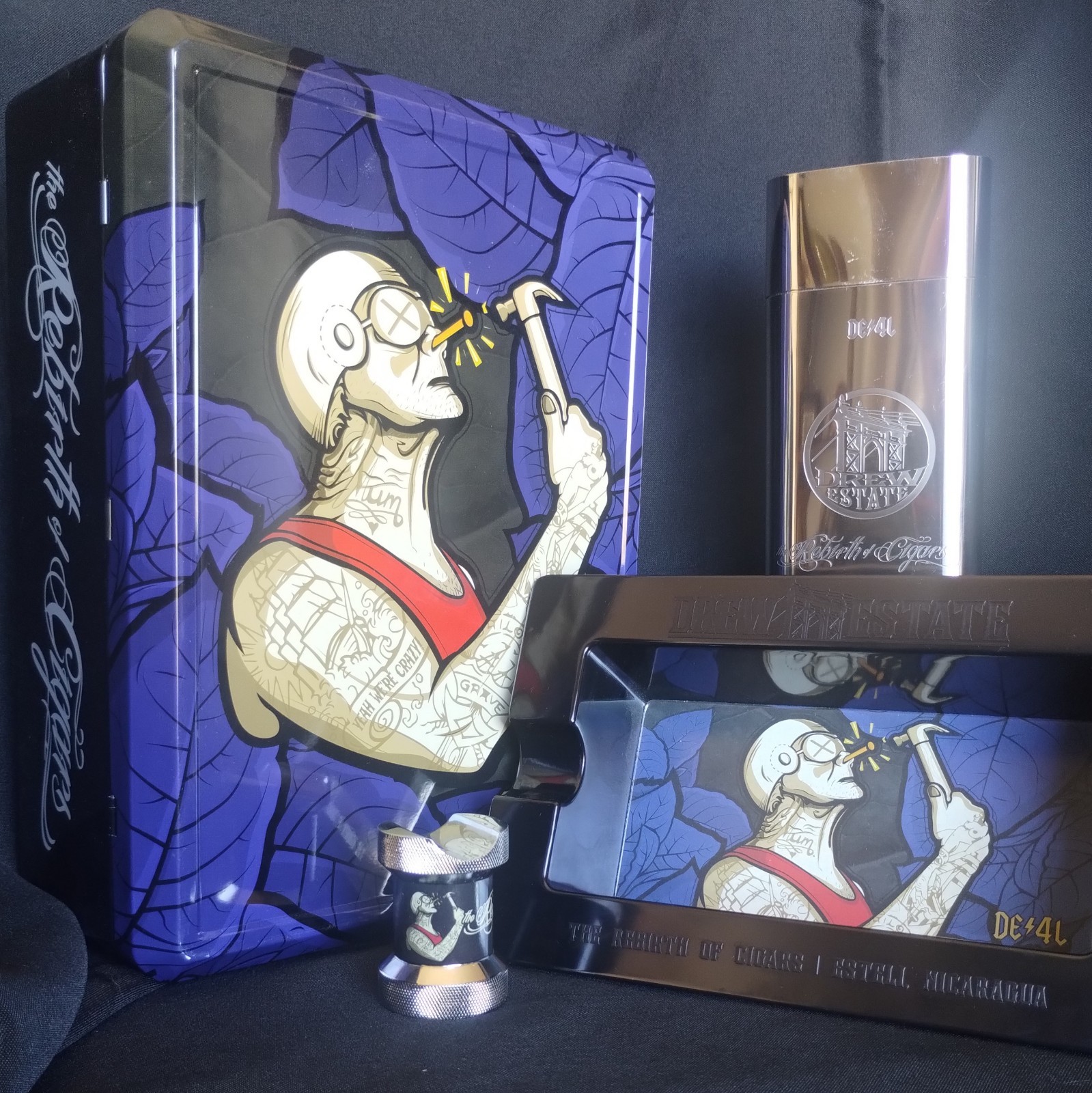 Drew Estate DE4L Party Kit with Drew Estate Ashtray, Cigar Case & Cigar Stand 
