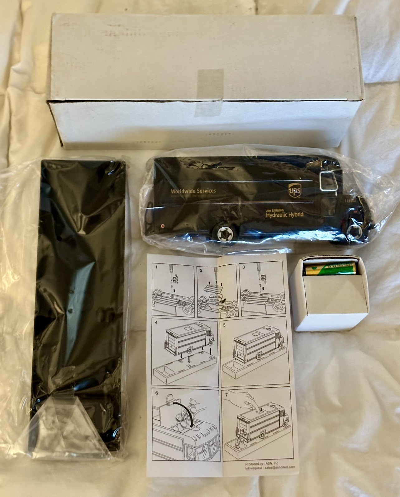 UPS United Parcel Service Delivery Truck Push Button Gum Candy Dispenser. New