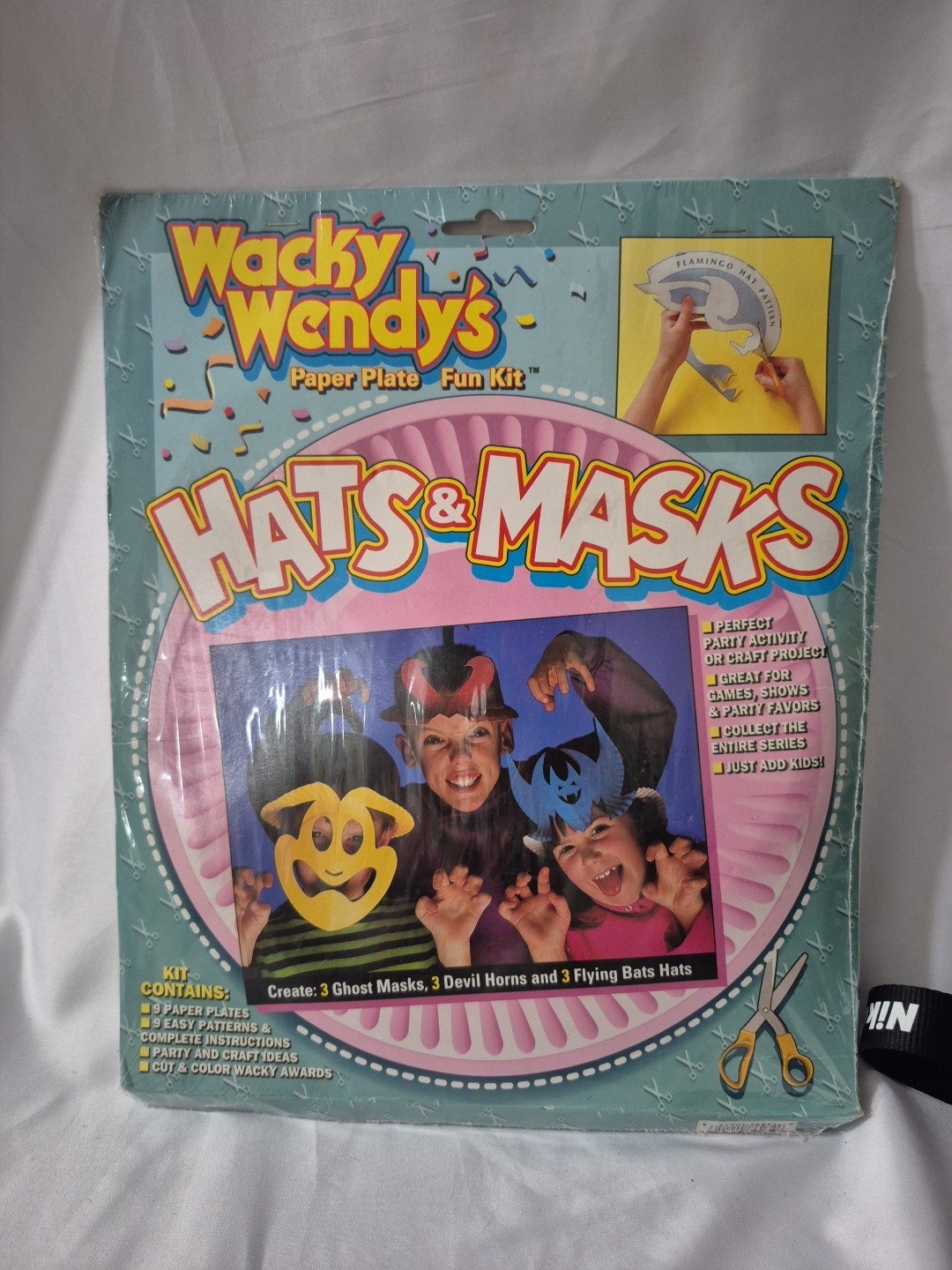 VTG 1991 WACKY WENDY's Hats & Masks Halloween Paper Plate NOS  GREAT NOSTALGIA
