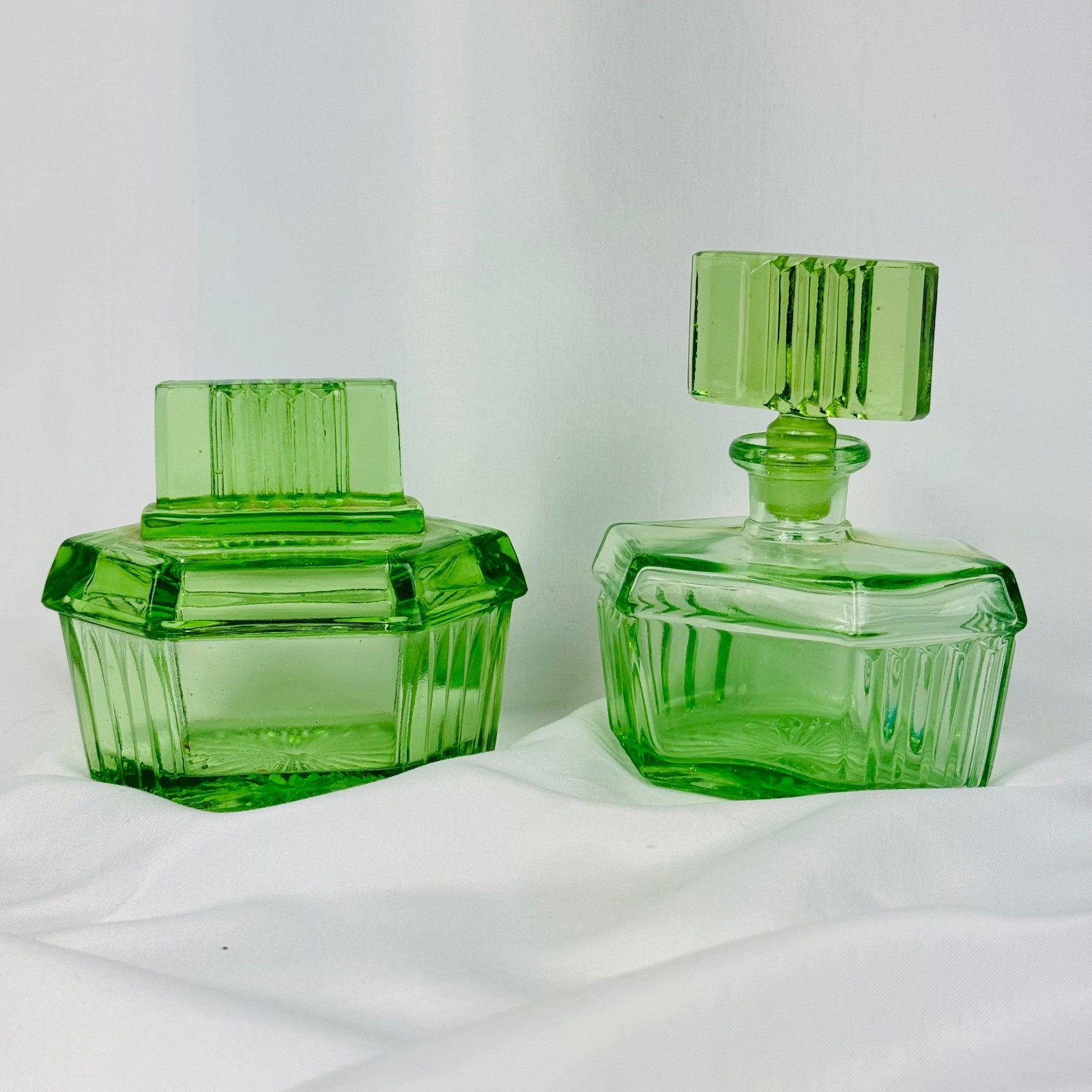 Art Deco Green Glass Perfume Bottle Powder Jar Dresser Vanity Set Vintage