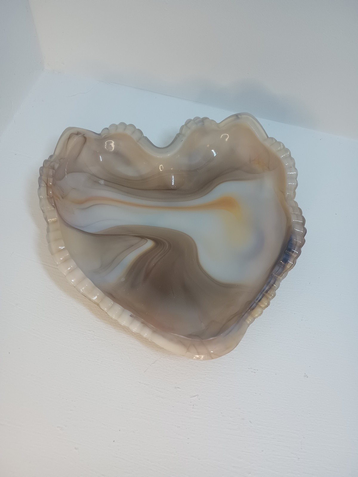 VTG LE Smith Almond Slag Glass Heart Dish 
