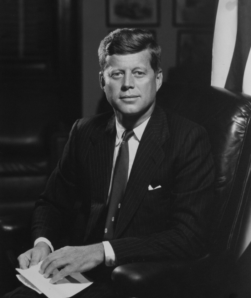 35TH AMERICAN PRESIDENT JOHN F. KENNEDY 8x10 PORTRAIT PHOTO CIRCA 1961 USA FLAG