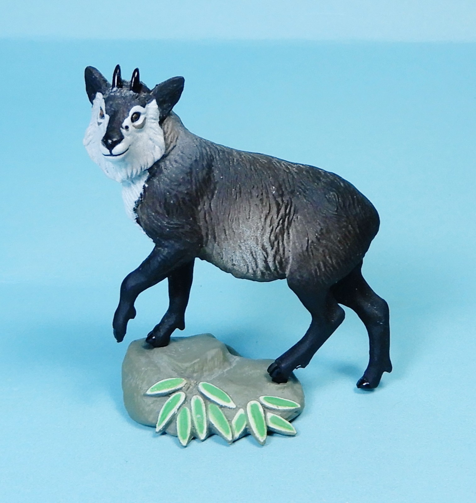 Kaiyodo Weekly Japanese Natural monument 6 Japanese serow mini Figure US seller