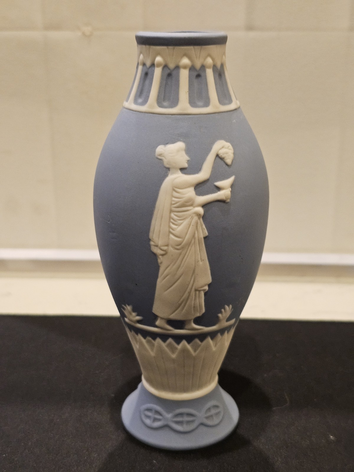 Vintage Wedgwood Avon Vase Excellent Condition 7