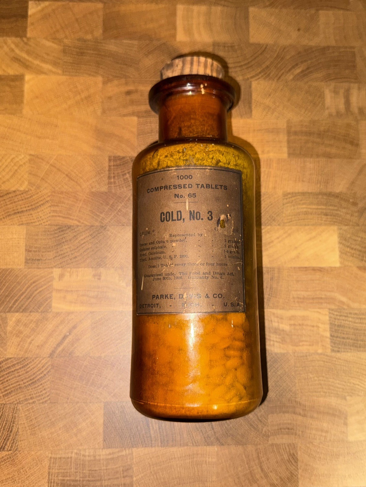 Antique Parke Davis & Co. 1000 count Cold no. 3 Opium bottle