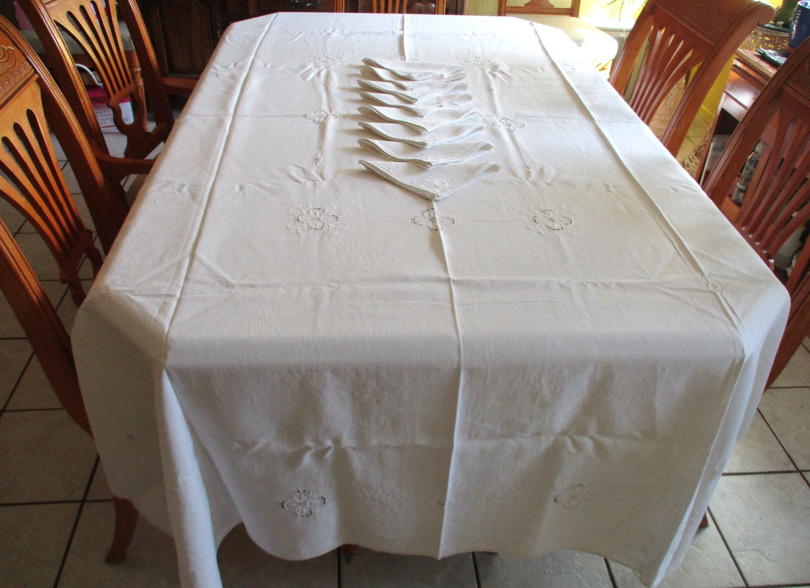 Vintage Embroidered Linen Tablecloth 8 matching Napkins Set Cutwork Lace 68x101