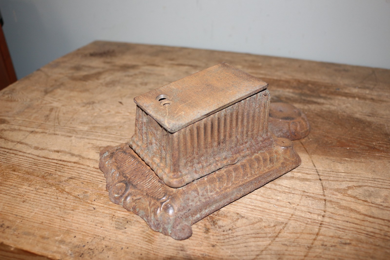 Antique c.1900 The Brunhoff Mfg. Co. Cast Iron Countertop Cigar Cutter
