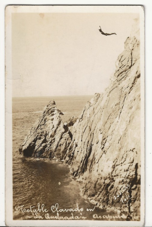 NICE 1943 J. J. PINTOS RPPC IMAGE OF ACAPULCO MEXICO CLIFF DIVING - CENSOR STAMP