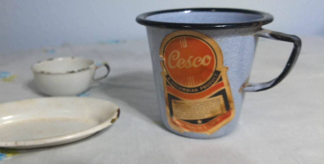 3 VTG Graniteware Salesman Sample Enamelware Measure Cup Mini Platter & cup Kids