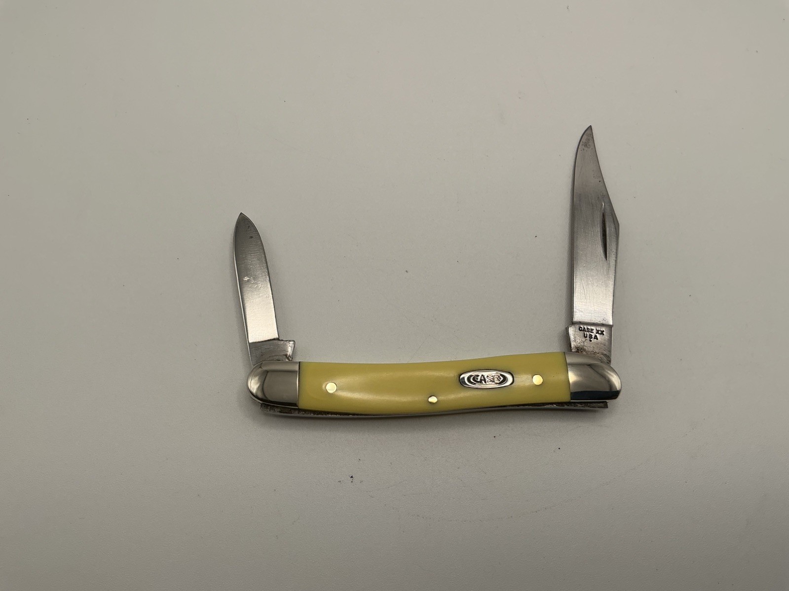 1979 Case XX USA 1 Dot Yellow Delrin 2 Blade Serpentine Knife 03244 R with Bail