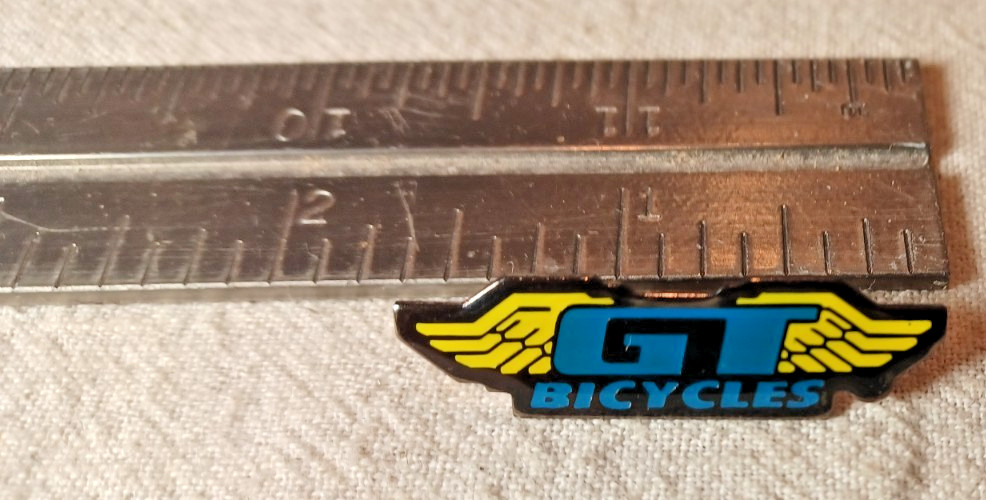 GT Bicycles Wings Hat/Lapel pin vintage NOS