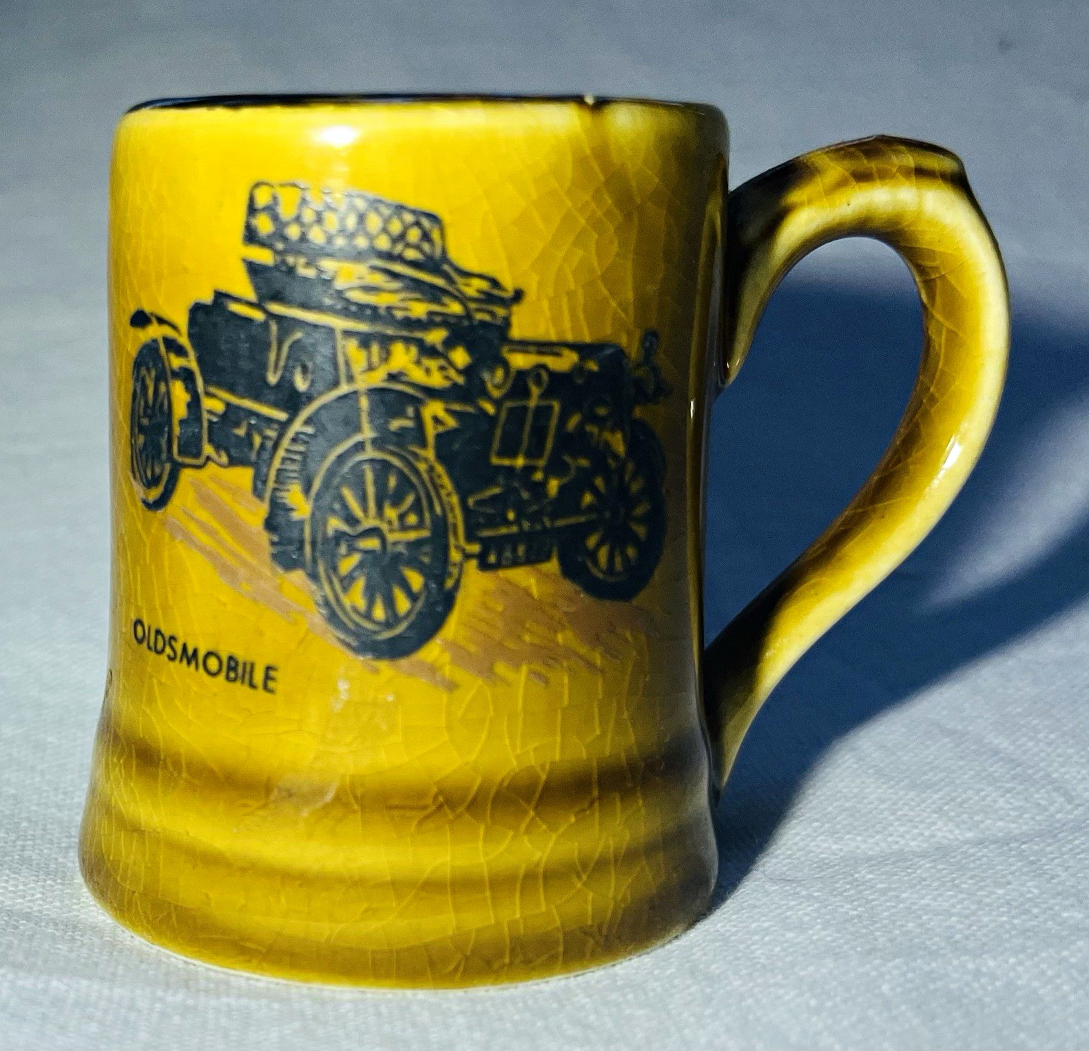 Vintage VETERAN CAR CLUB, 1904 OLDSMOBILE Miniature Ceramic Mug, 2.25” tall