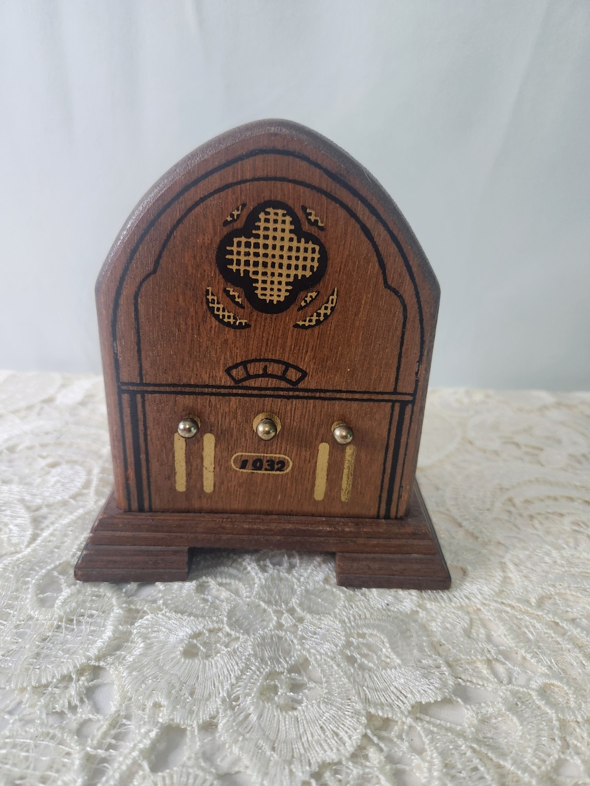  1960-70s Hi Mark Wooden Radio/Juke Box Style Coaster Set. Mid Century Bar Decor