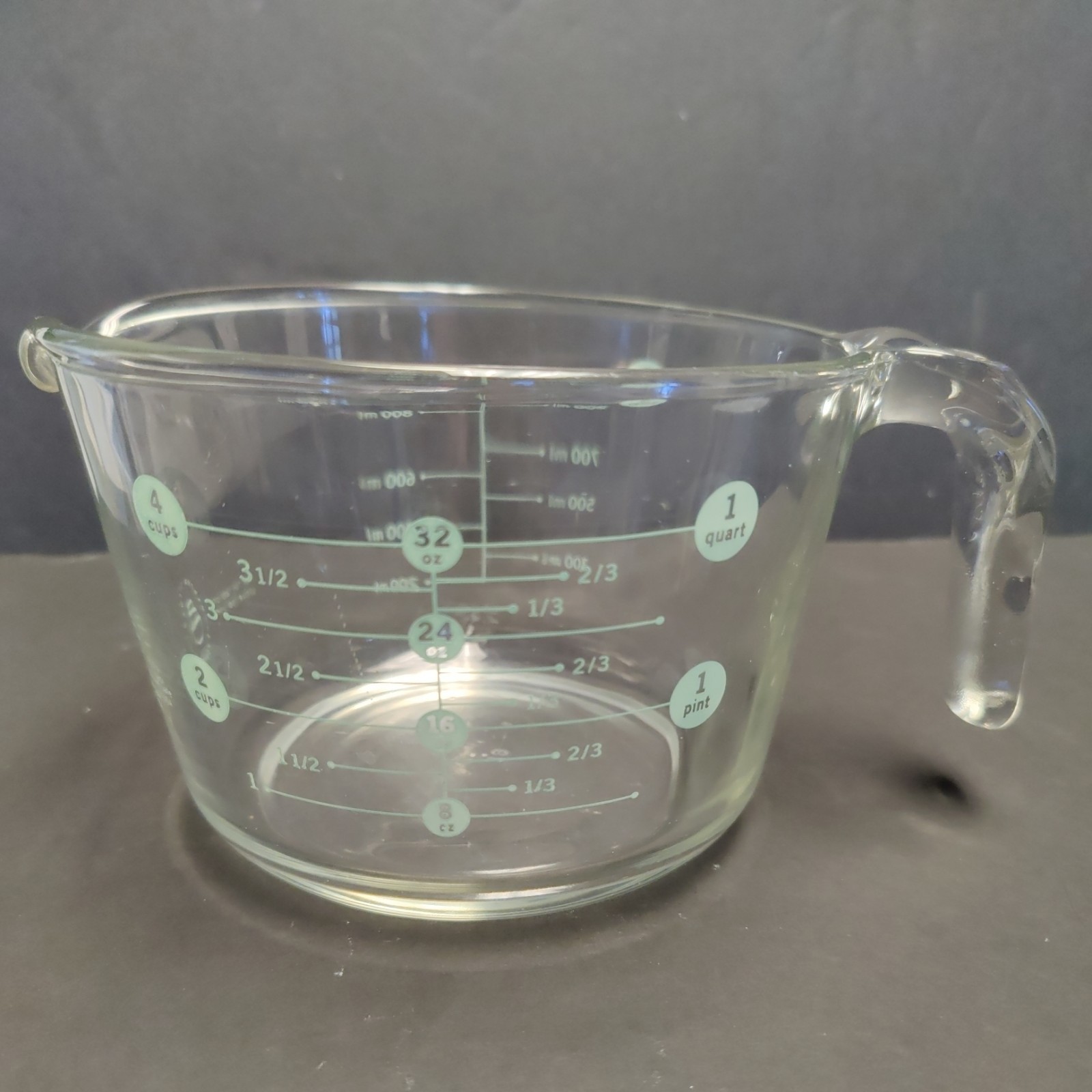 Martha Stewart GREEN DOT GLASS MEAURING CUP  -1 QT -4 CUPS -32 OZ -Everyday