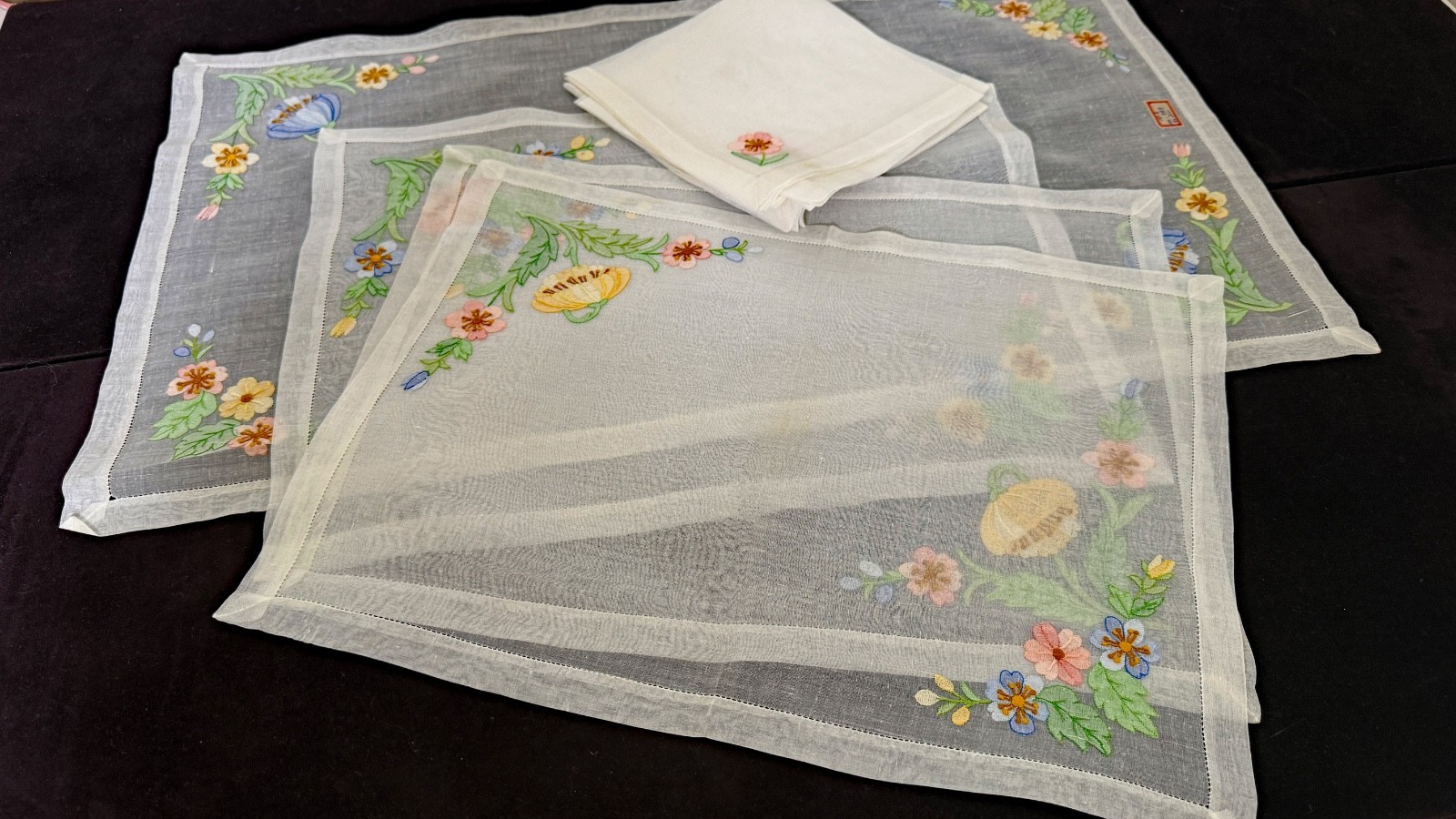 Vintage Madeira Hand Embroidery Pastel Linen Placemat Set for 4 -Dead Stock B237