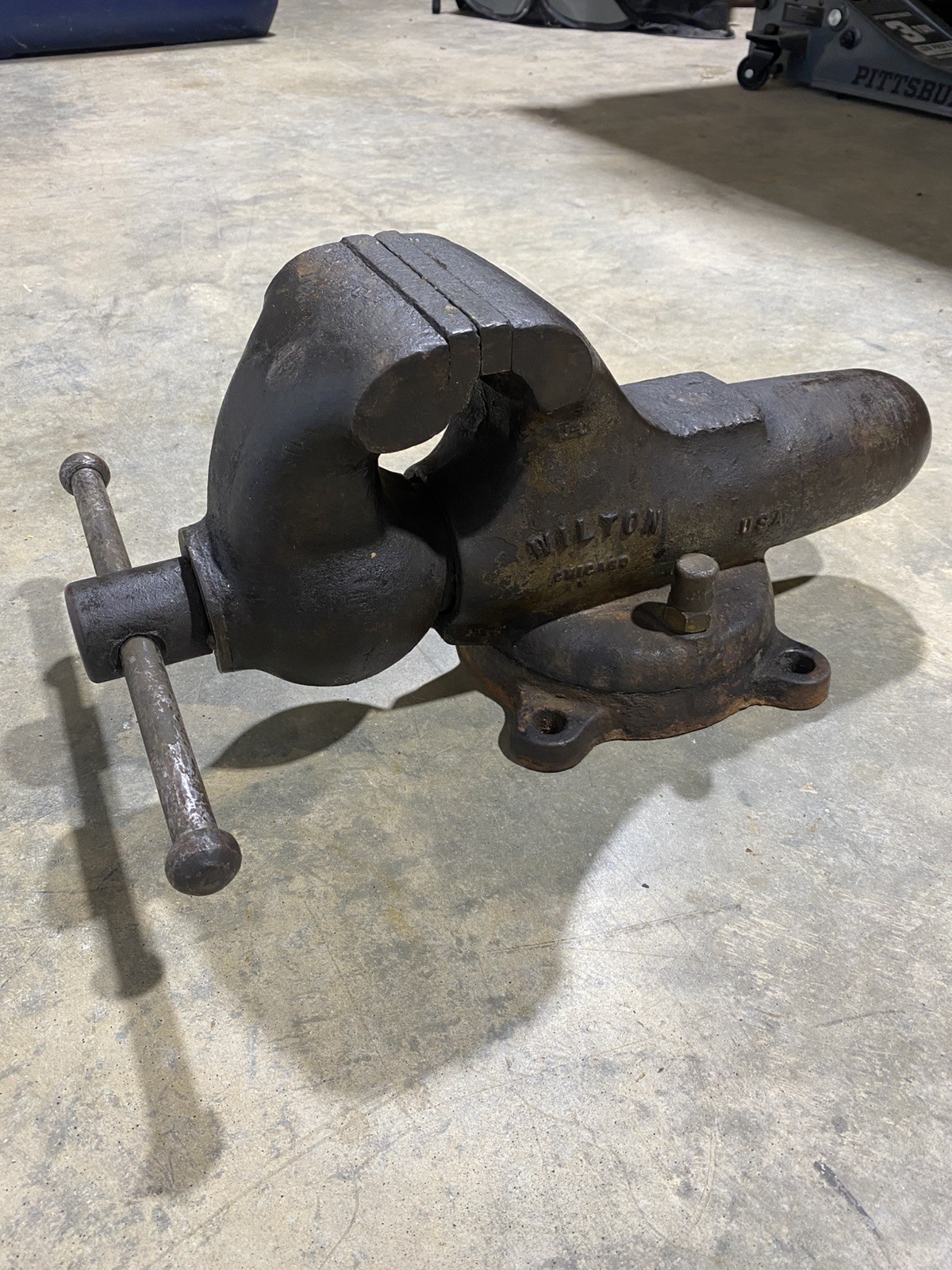 9 / 1946 Dated Vintage 4.5 Wilton Chicago Swivel Base Bullet Vise Machinist Tool