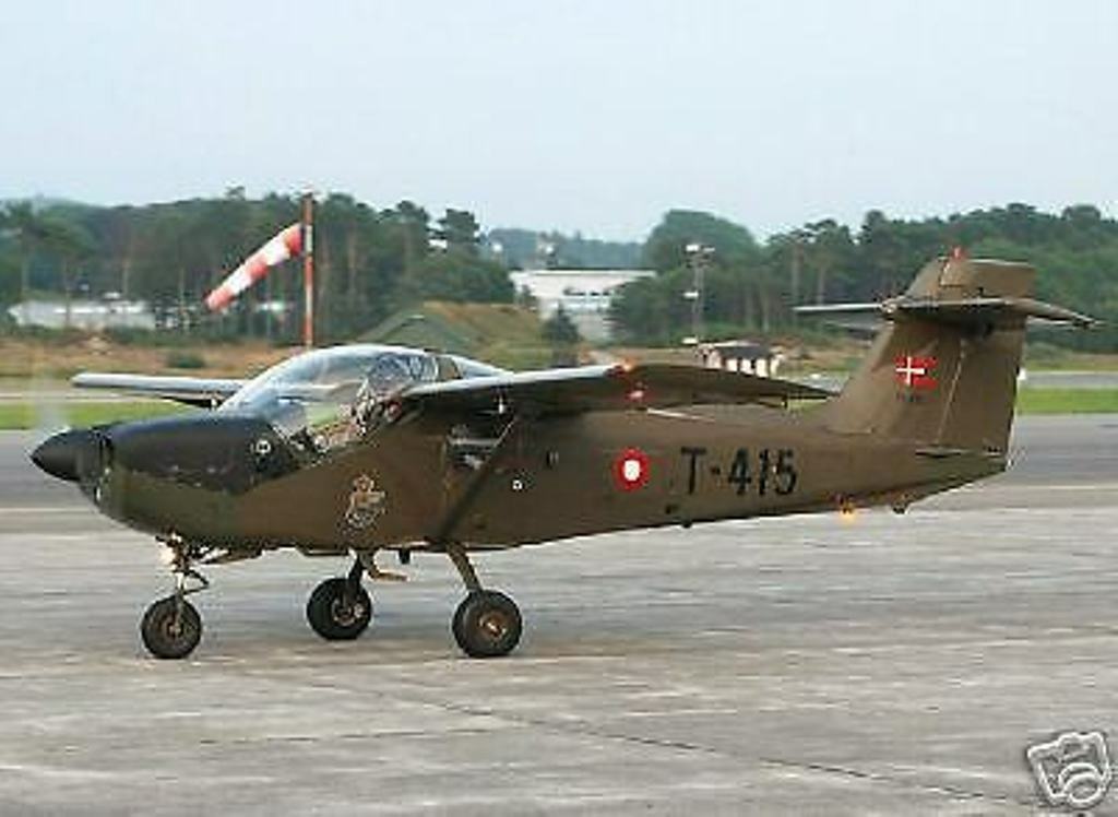 Saab T-17 Supporter Airplane Desktop Kiln Wood Model Regular 