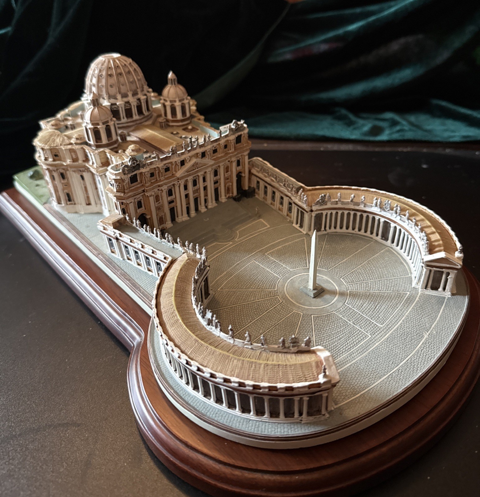 Danbury Mint The Vatican St. Peter\'s Basilica Model Sculpture With Wood Base