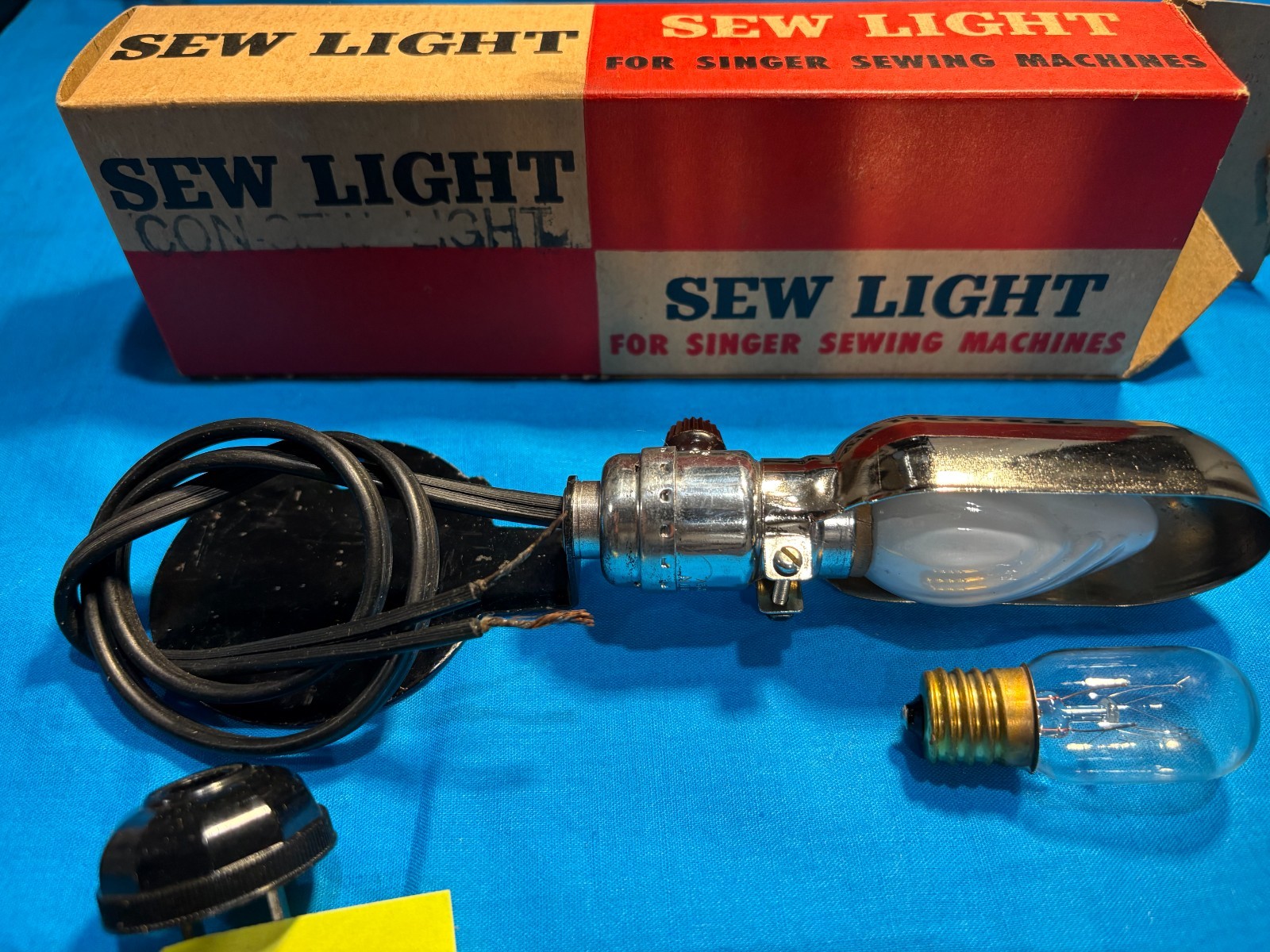 Singer Chrome Sewing Light Leviton Tested Works 66 15-91 127 28 27 NOS  A