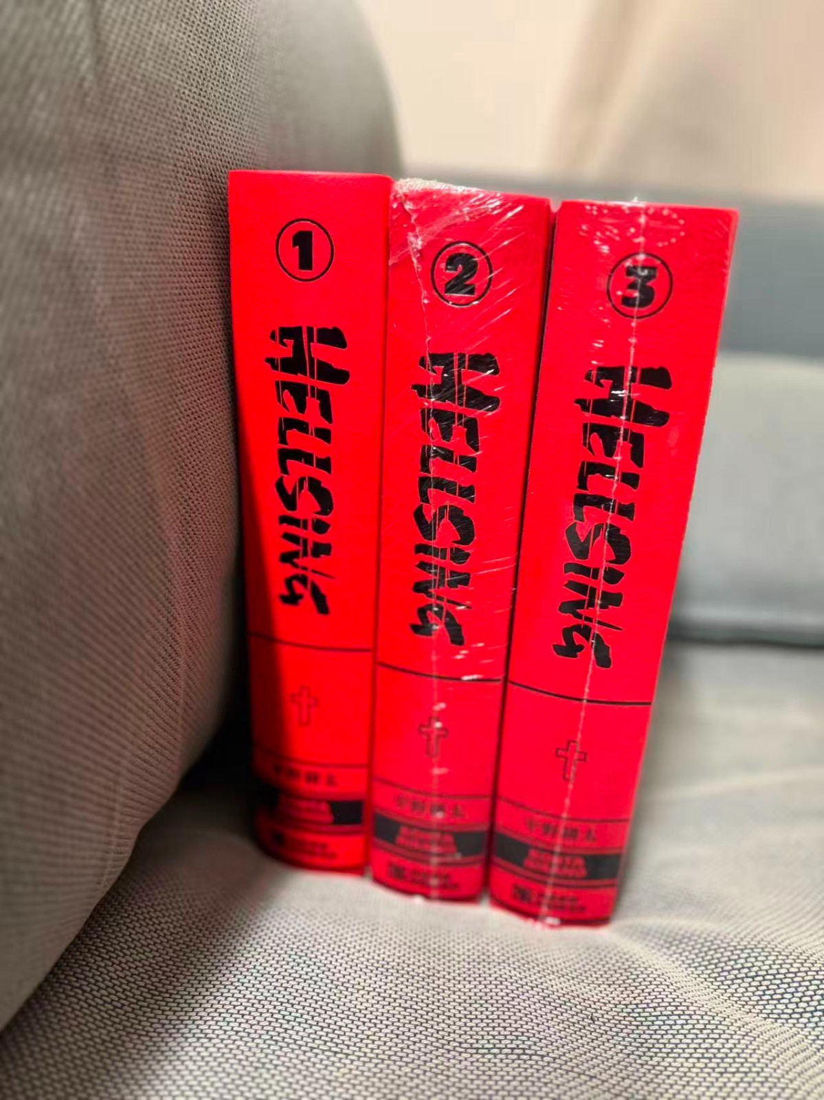 Hellsing Deluxe Edition Hardcover Vol 1-3