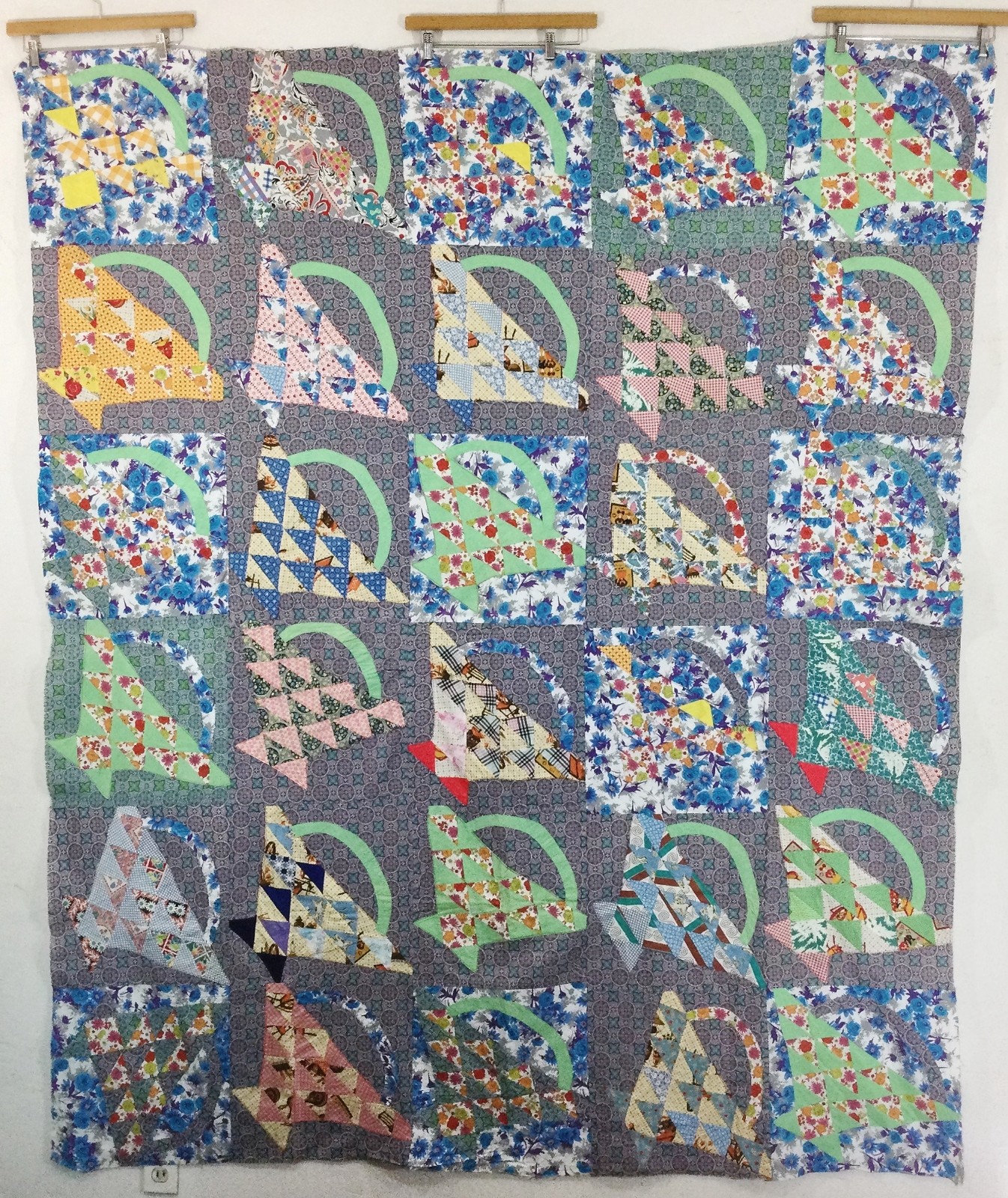 vtg 60S PATCHWORK BASKETS APPLIQUE MID CENTURY FEEDSACK NOVELTY FABRIC QUILT TOP