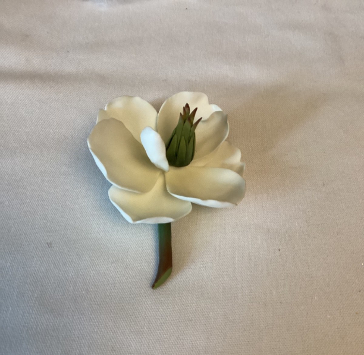 BOEHM WHITE FINE BISQUE PORCELAIN WHITE FLORAL WITH GREEN CENTER.