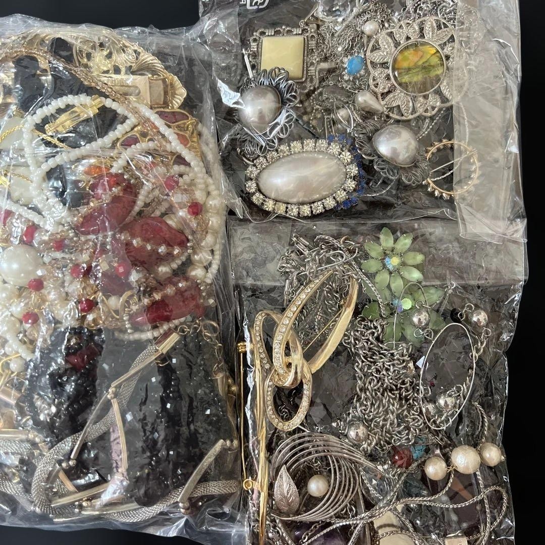 Vintage Jewelry Bulk Set Necklaces & Brooches, Mixed Design, Vintage Condition