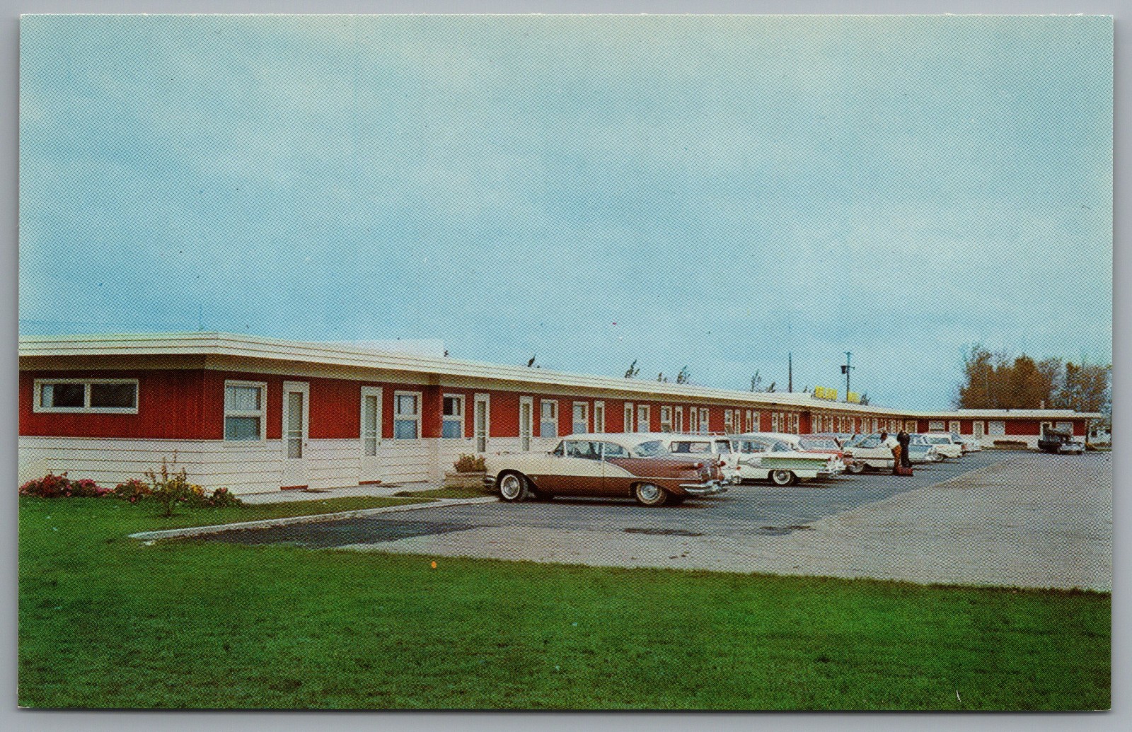 Wheaton MN Wheaton Motel Highway 75 Classic Cars c1958 Postcard