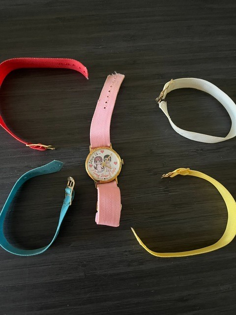 Vintage Working 1970s Love Is Flying Braniff Watch Set w/ 5 Interchangeable Band