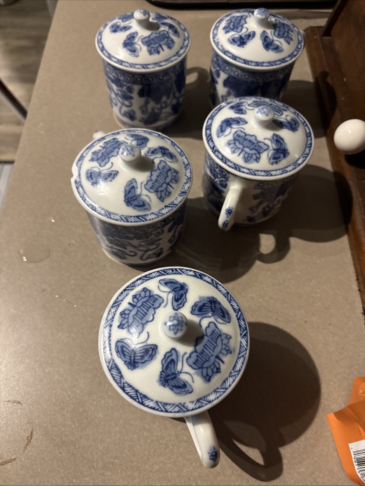 Chinese Tea Cups/lids Set Of 5 No Chips/cracks.