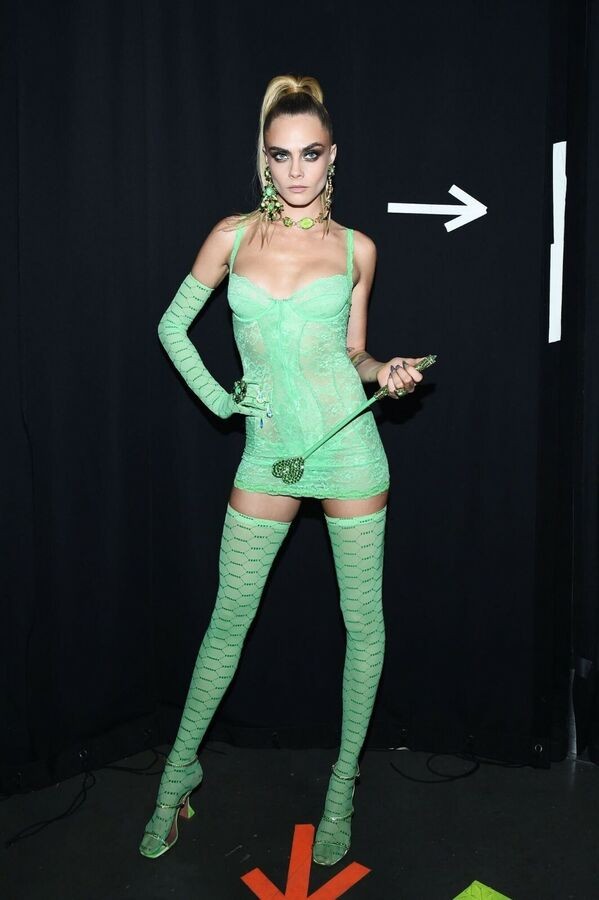 Cara Delevigne in a 11\