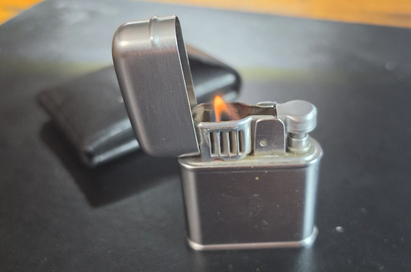 Evans Breeze King Lighter w/Case-Rare -Working