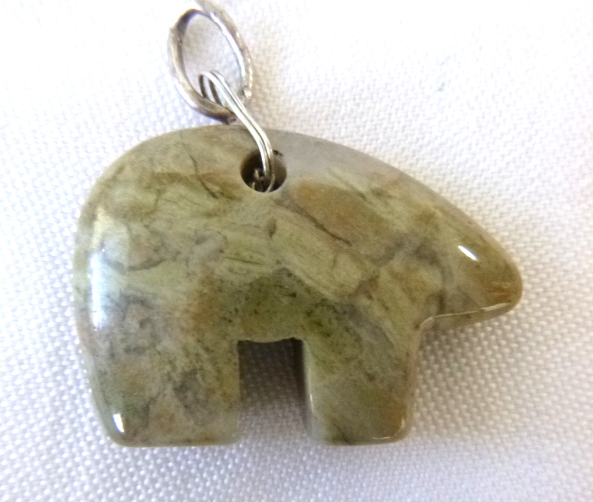 Vtg Native American Artisan Serpentine Bear Fetish Pendant 1